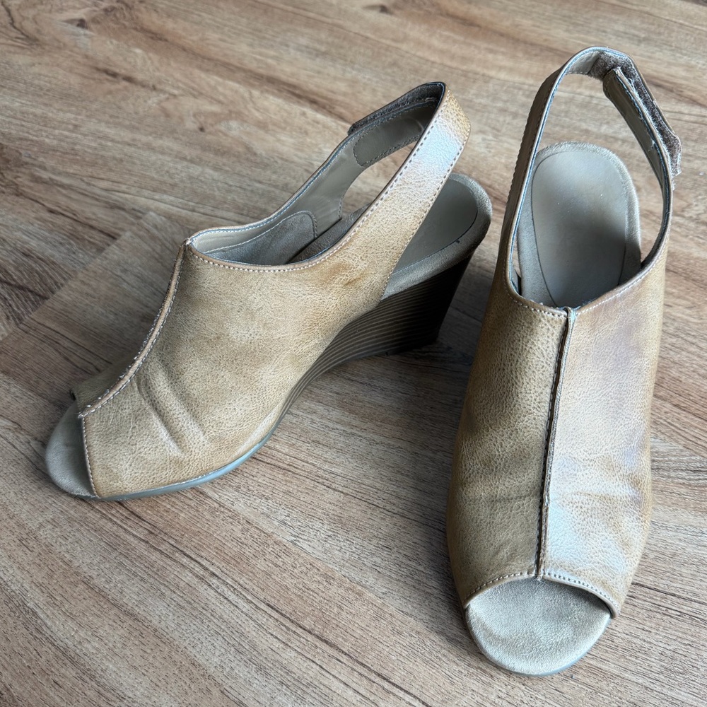 Aerosoles Cottagecore Fairy Casual Wedge Heels Women’s size 10